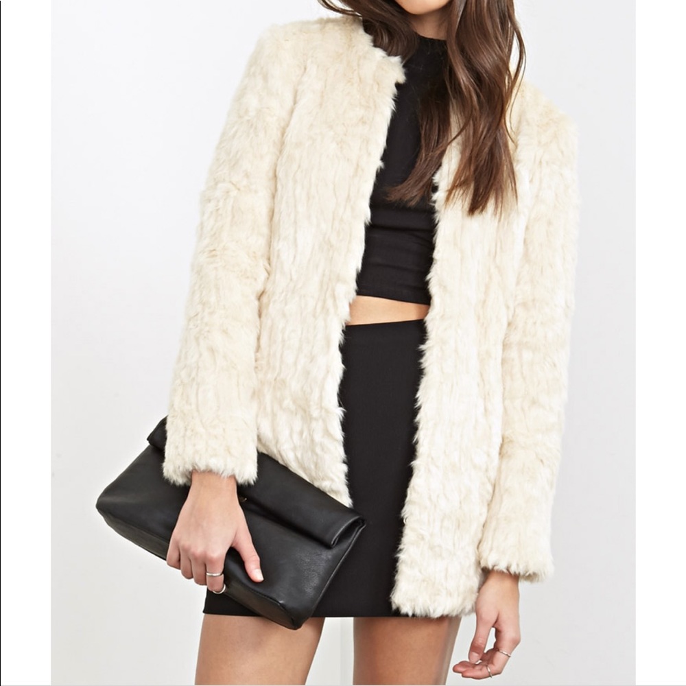 Forever 21 Ivory Faux Fur Coat. Size Large